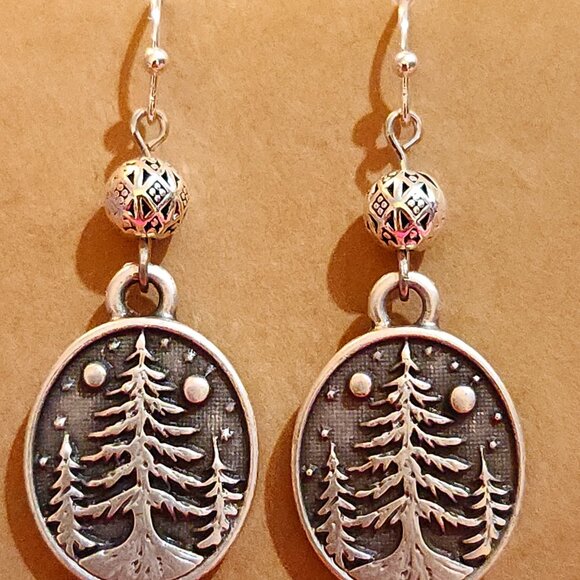 Gorgeous Highly-Detailed Pine Trees & Stars Silver Earrings - Picture 2 of 8